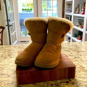 Uggs size 7 with button. Good used condition.